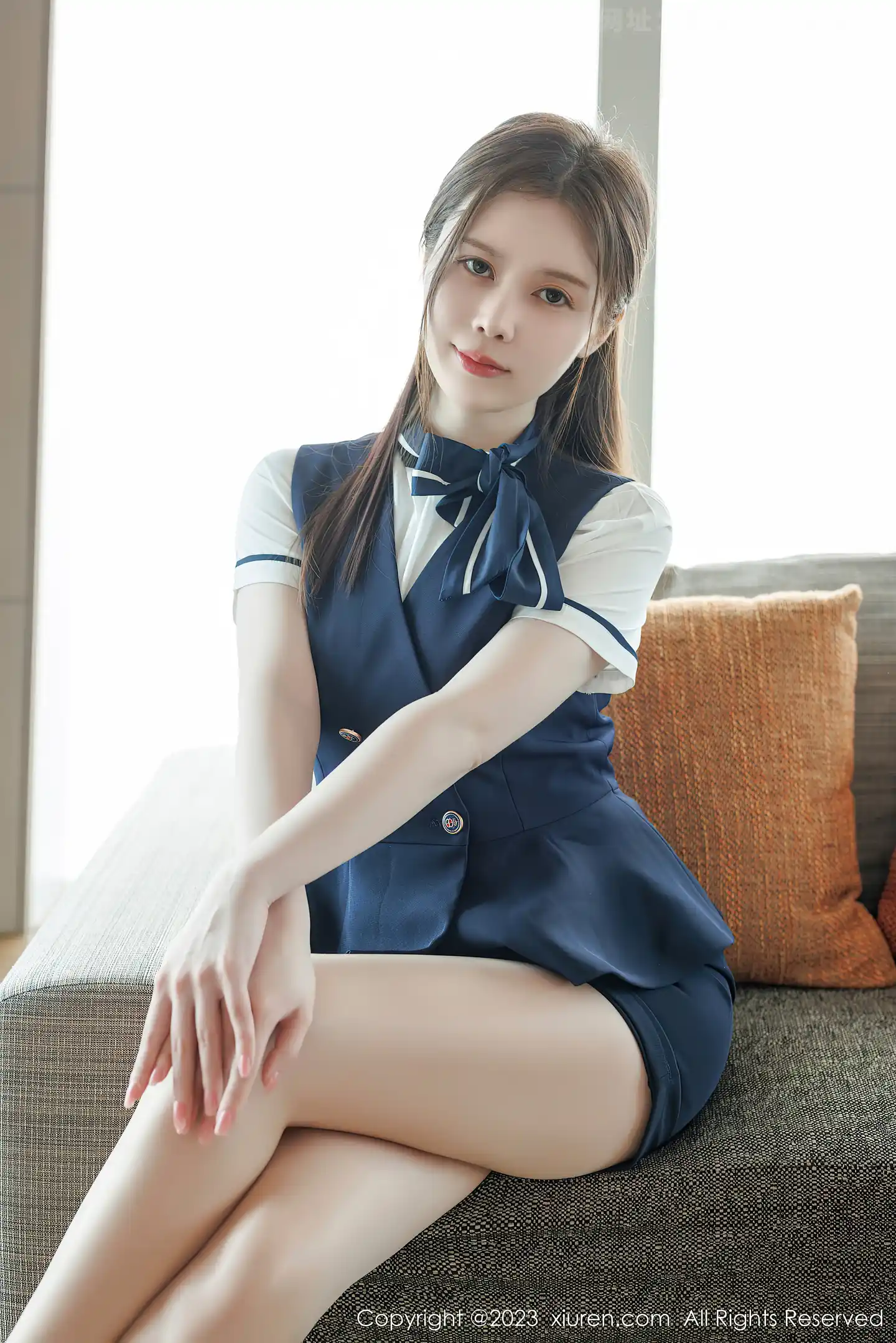 图片[5]-[XiuRen秀人网]2023.04.10 VOL.6545 性感空姐 吴雪瑶 情趣制服与粉色蕾丝内衣加肉丝美腿私房写真集-秀人网官方网站